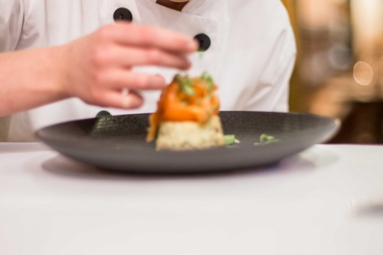 A Guide to Chef’s Clothing: Different Types, Headwear, Shoes and More